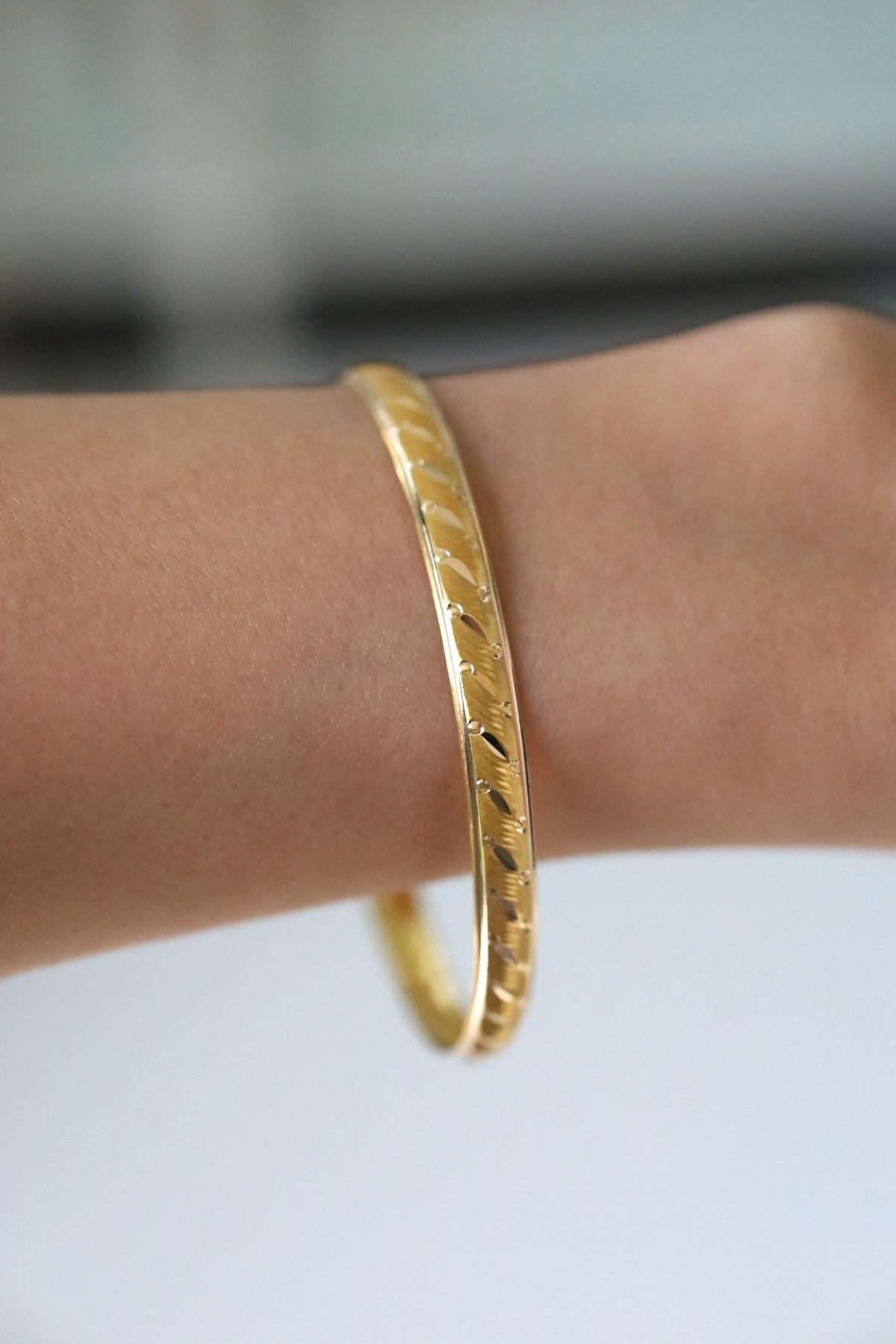 Yenigün Kuyumculuk8 Ayar Altın Kalemli Işıltılı Şarnelli Bilezik