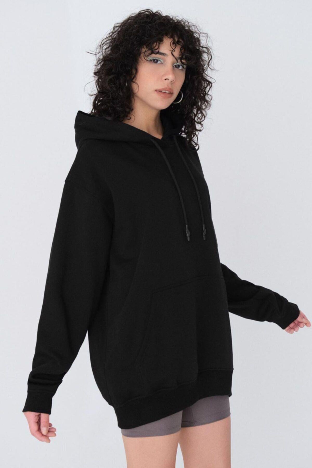 Siyah Düz Kapşonlu Cepli Sweatshirt