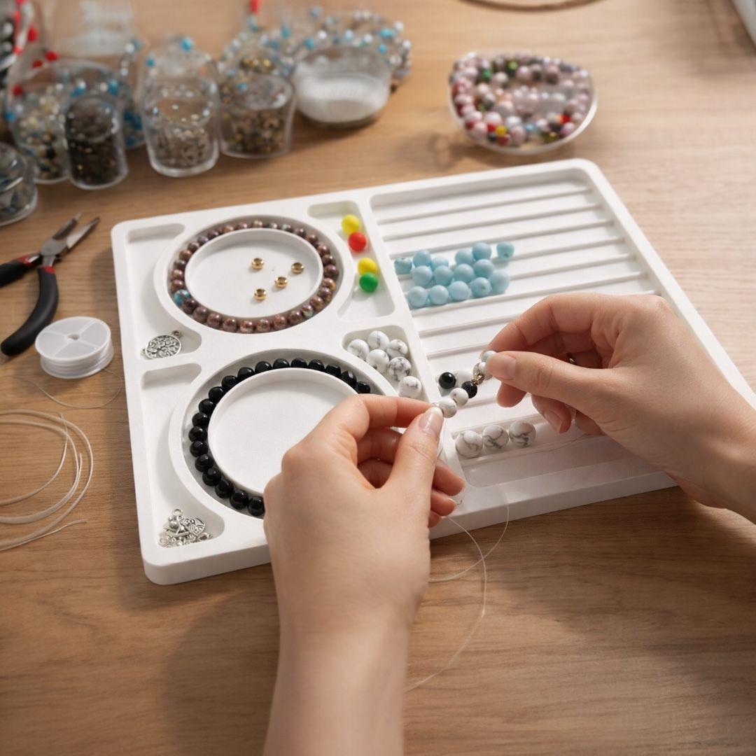 Çok Bölmeli Takı & Boncuk Çalışma Tablası – Düzenli, Pratik ve Profesyonel