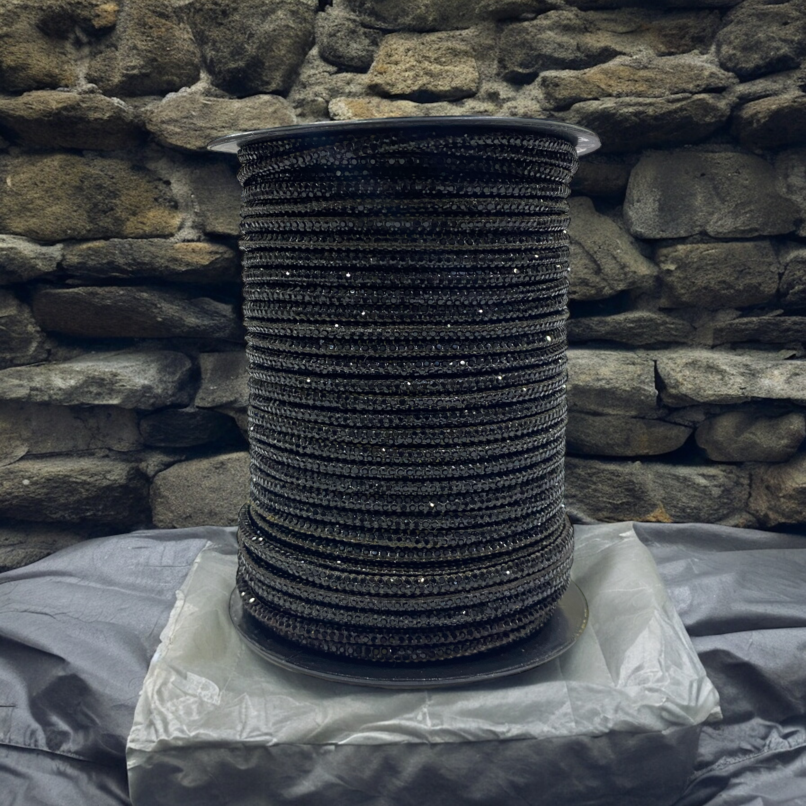 Siyah Takı, Tasarım ve Bağcık Kordonu