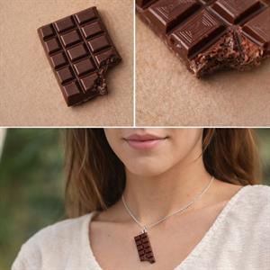 Choco Charm – Isırılmış Çikolata Formunda Takı Sallantı Aparatı