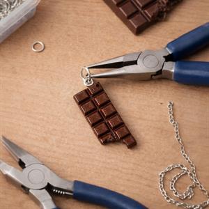 Choco Charm – Isırılmış Çikolata Formunda Takı Sallantı Aparatı