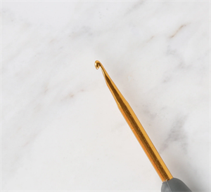 Loren Crafts 2.5 mm Altın Uçlu Yumuşak Saplı Yün Tığ