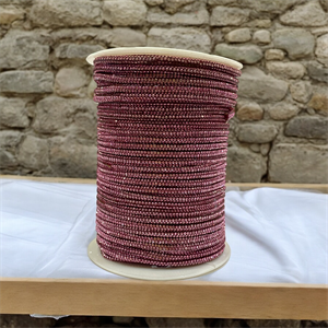 Pembe Takı, Tasarım ve Bağcık Kordonu