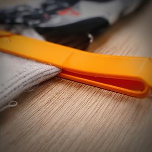 Plastik Kumaş Tutucu