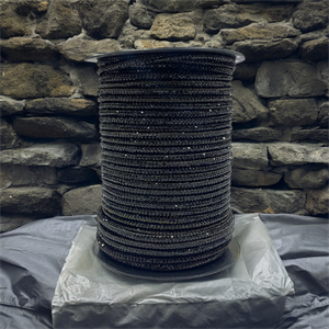 Siyah Takı, Tasarım ve Bağcık Kordonu