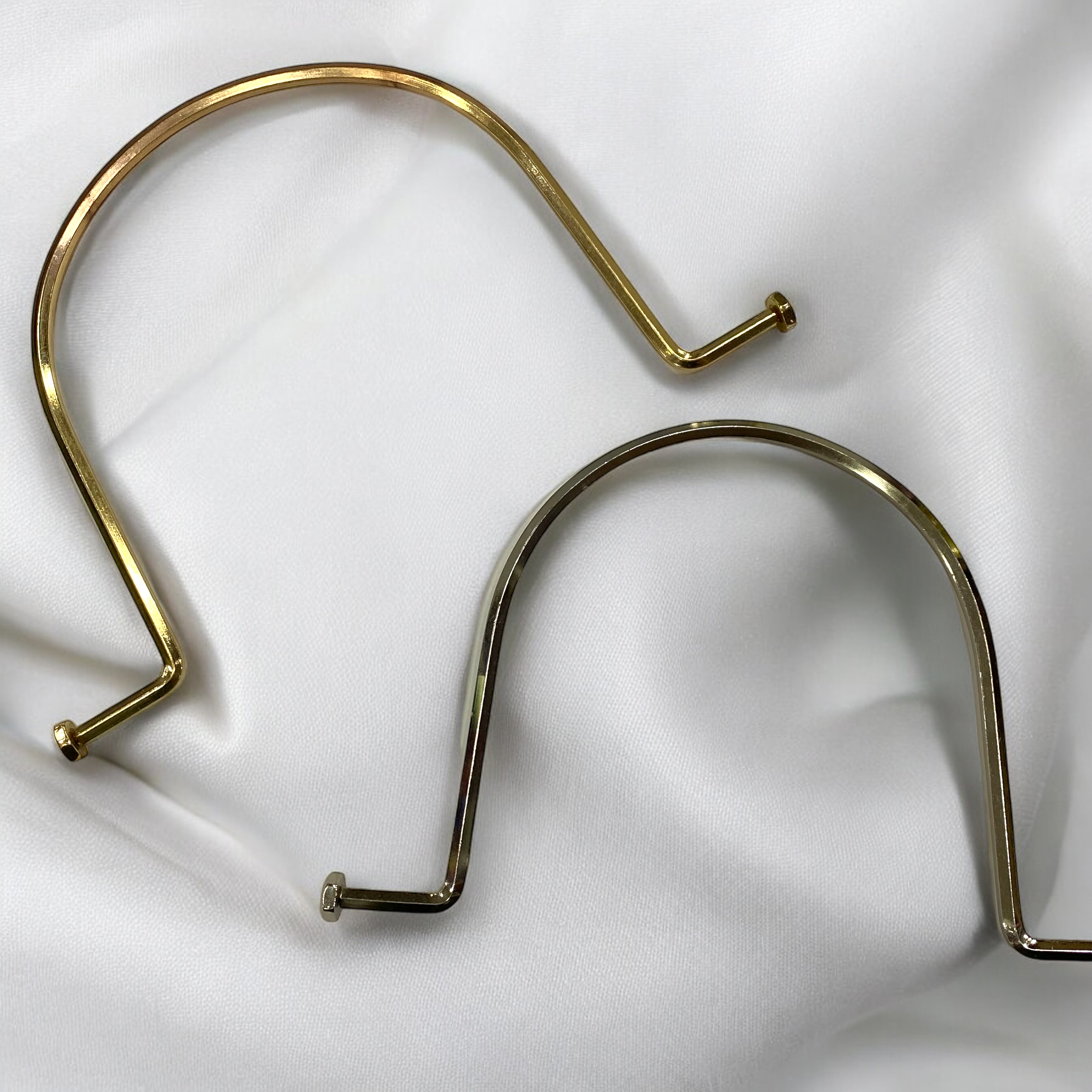 Çelik, Sade Çanta Askılığı