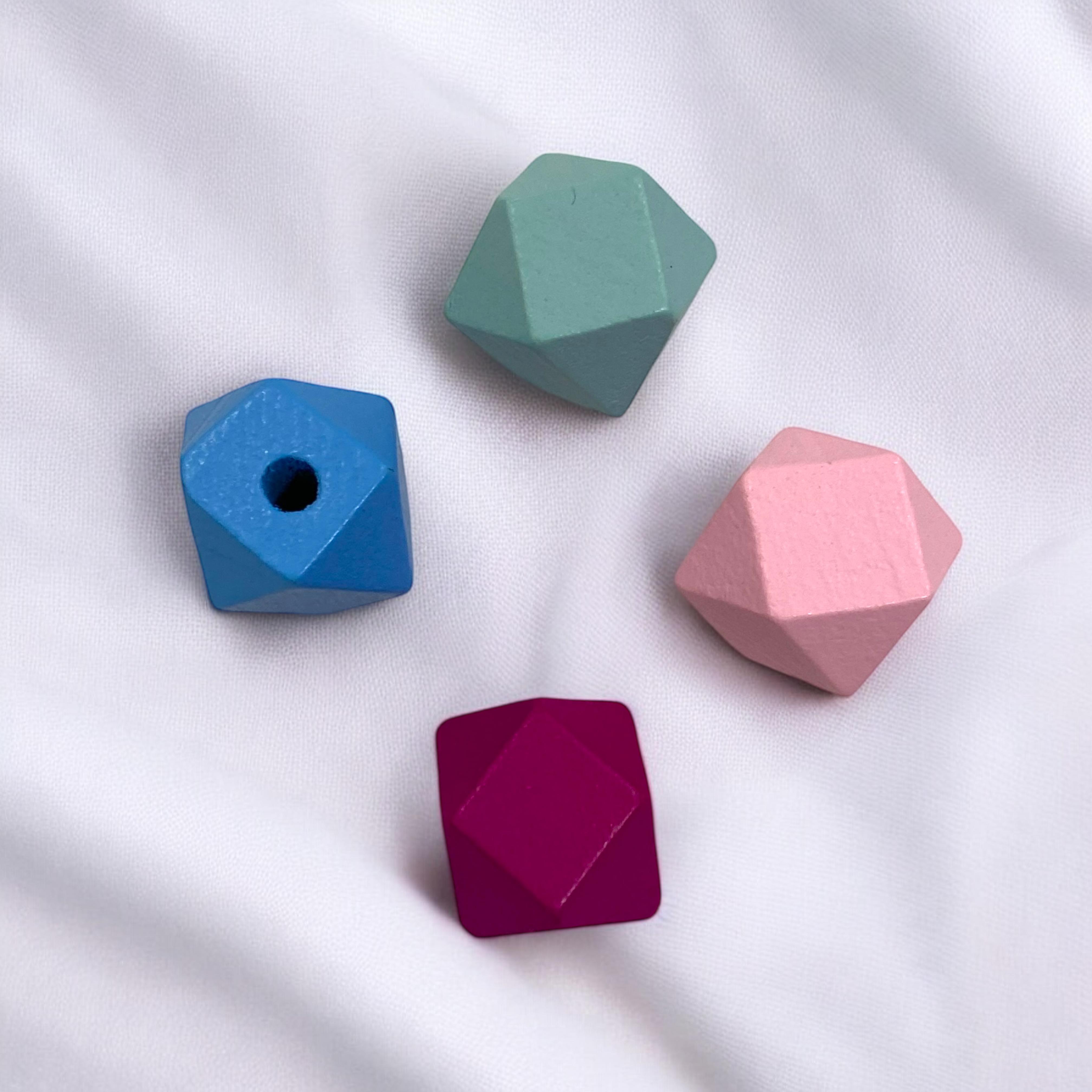 Emzik Askı Arası Renkli Piramitler