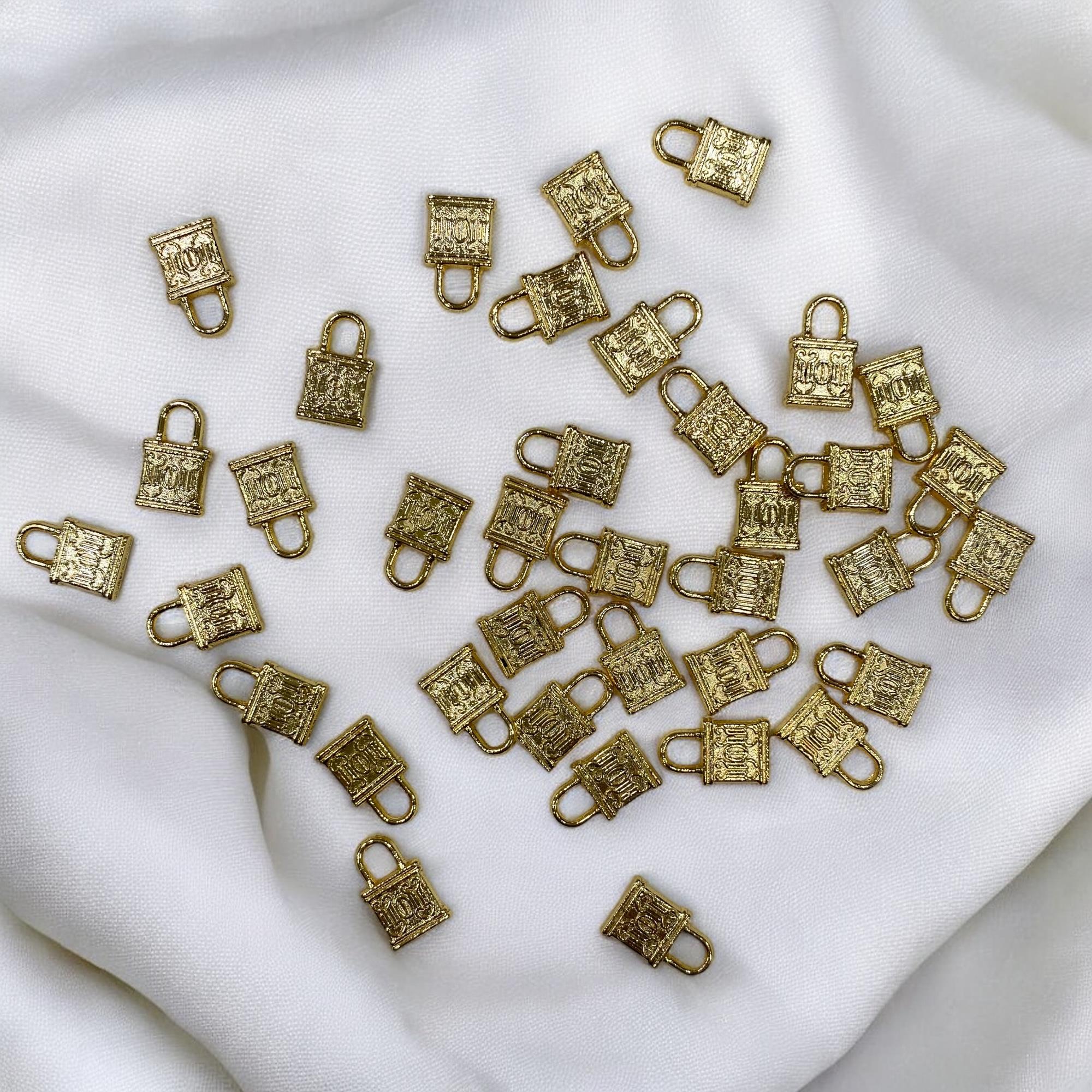 Kilit Altın Kulplu Plaka