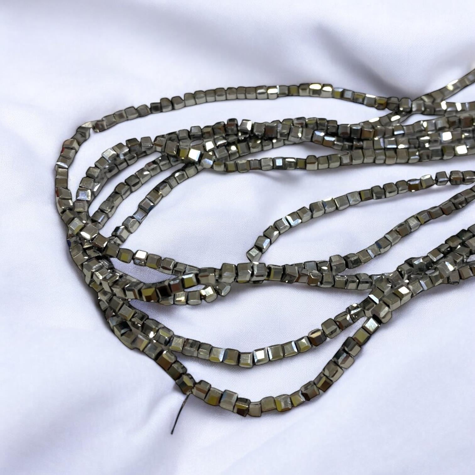Küp Kristal Dizi Cam Boncuk (2 mm) Gümüş