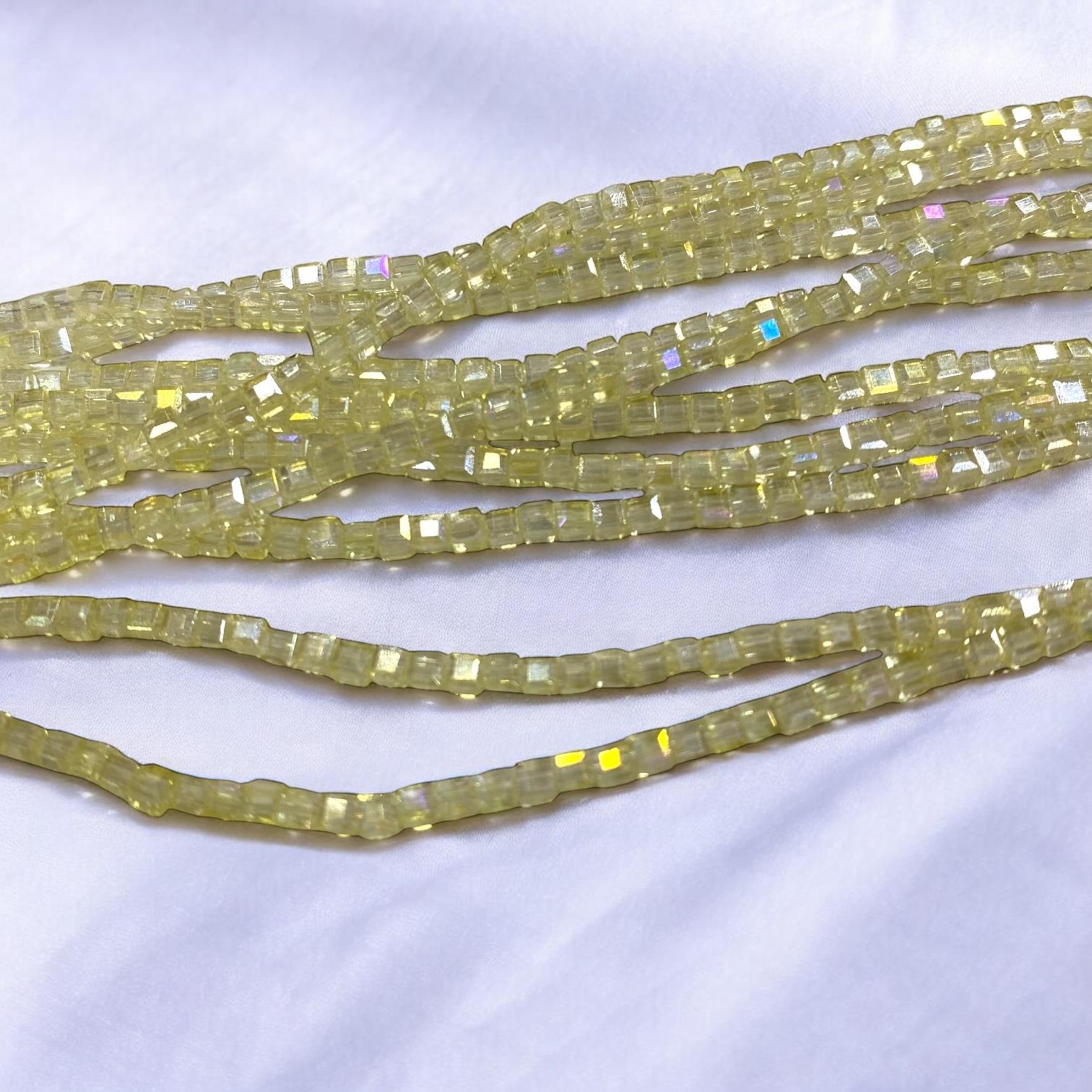 Küp Kristal Dizi Cam Boncuk (2 mm) Krem