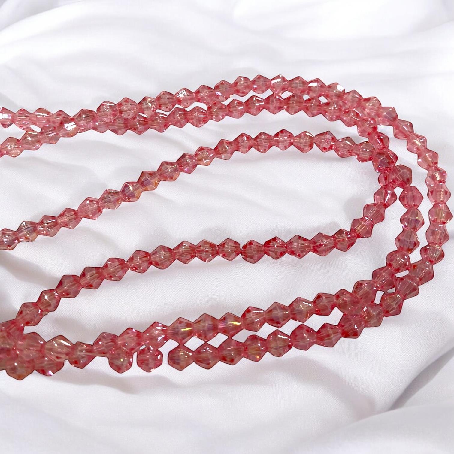 Piramit Kristal Dizi Cam Boncuk (4 mm) Saydam Koyu Pembe