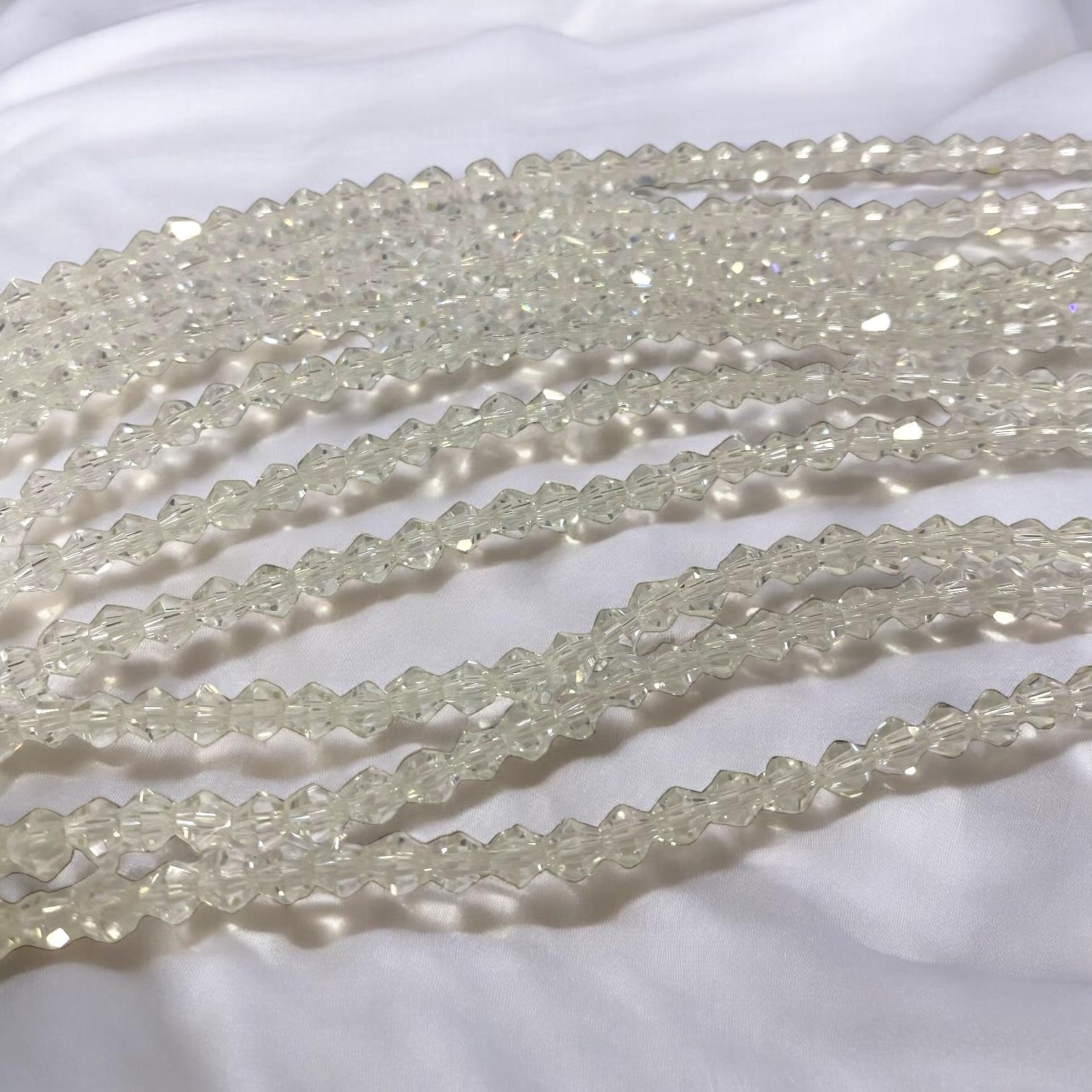 Piramit Kristal Dizi Cam Boncuk (4 mm) Saydam Beyaz