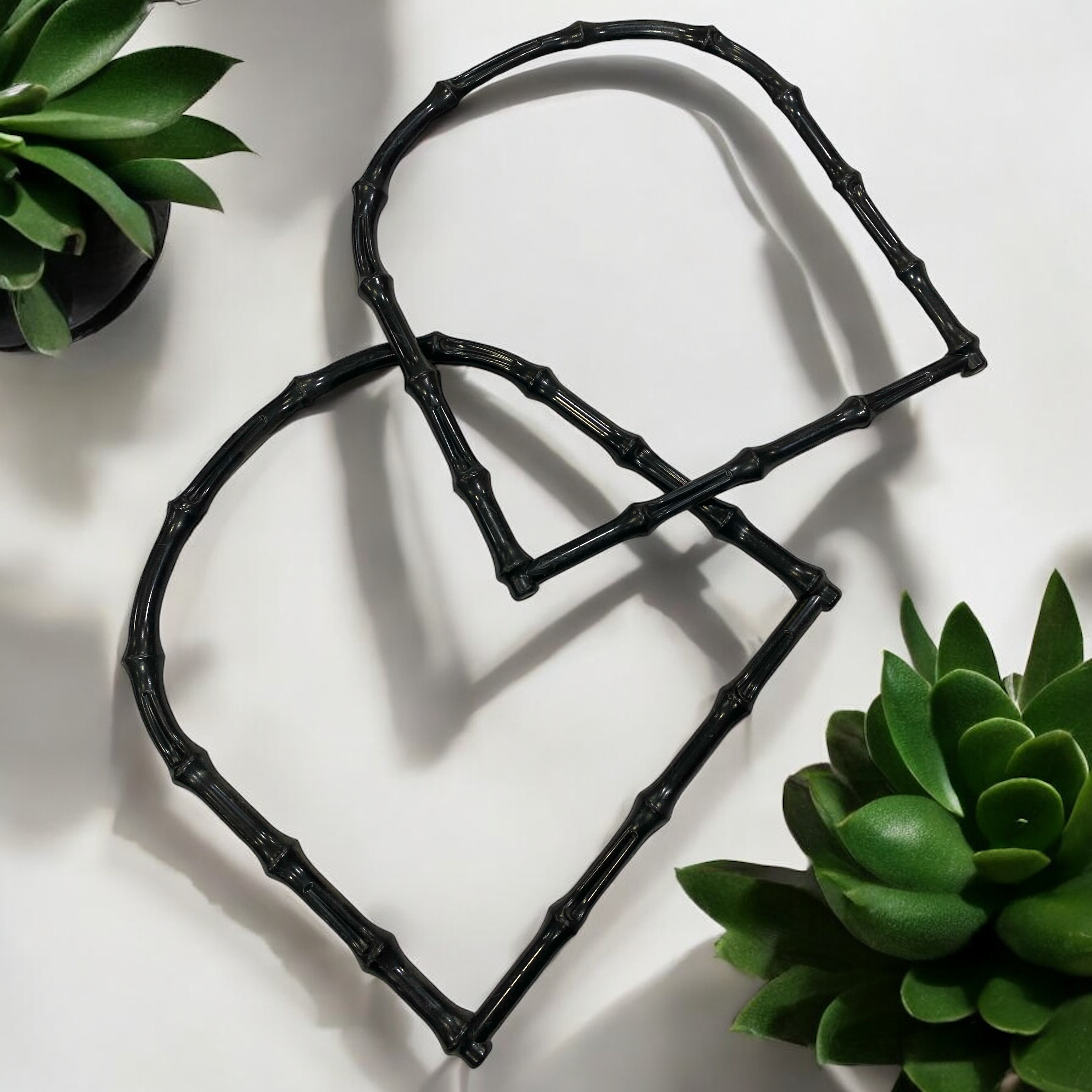Plastik, Siyah Geometrik Burgu Askılık