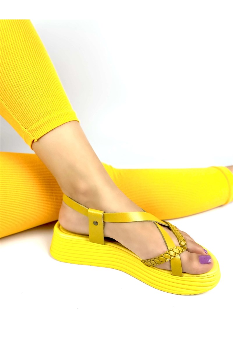 Clara Sarı Deri Sandalet