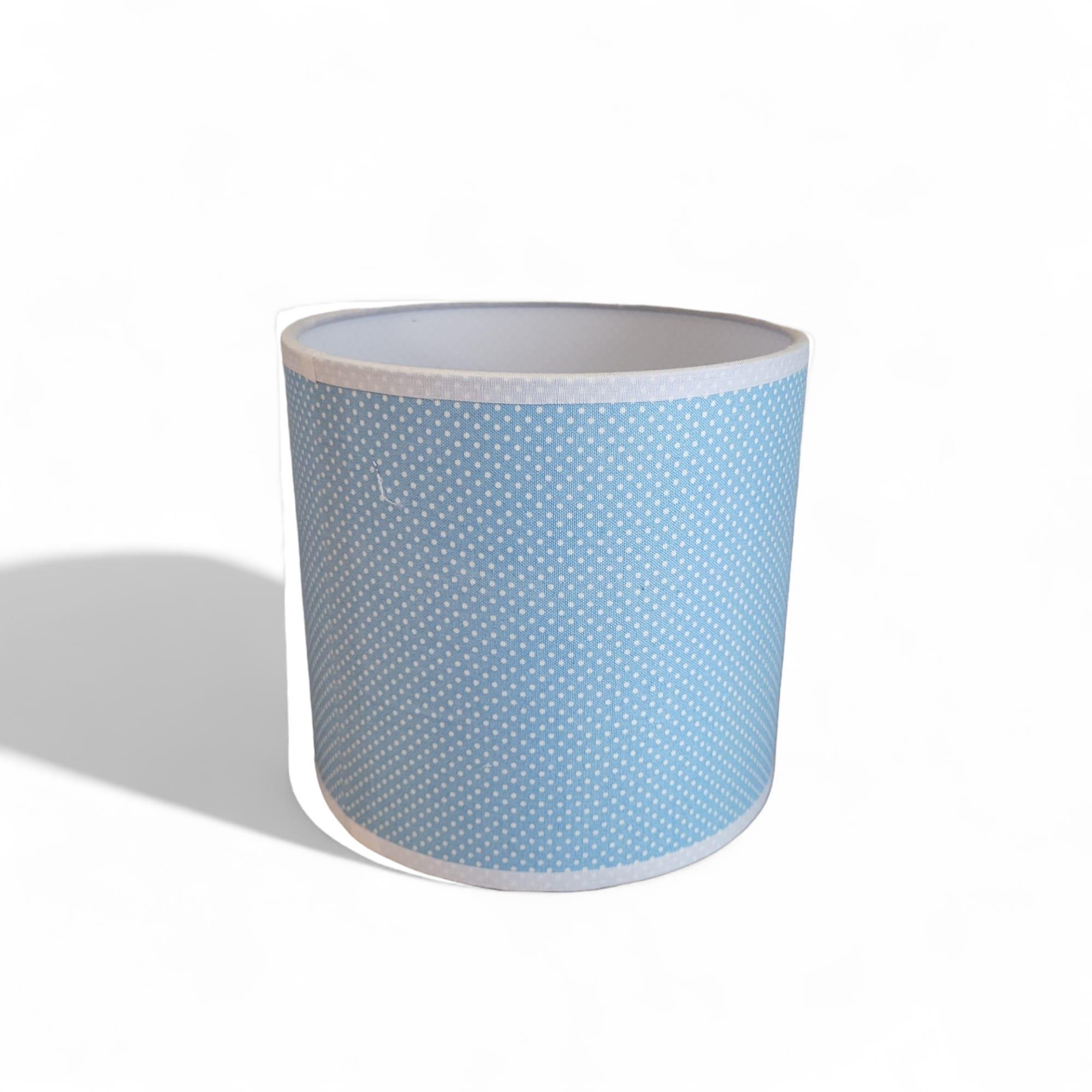 BEYAZ PUANTİYELİ MAVİ ABAJUR ŞAPKASI