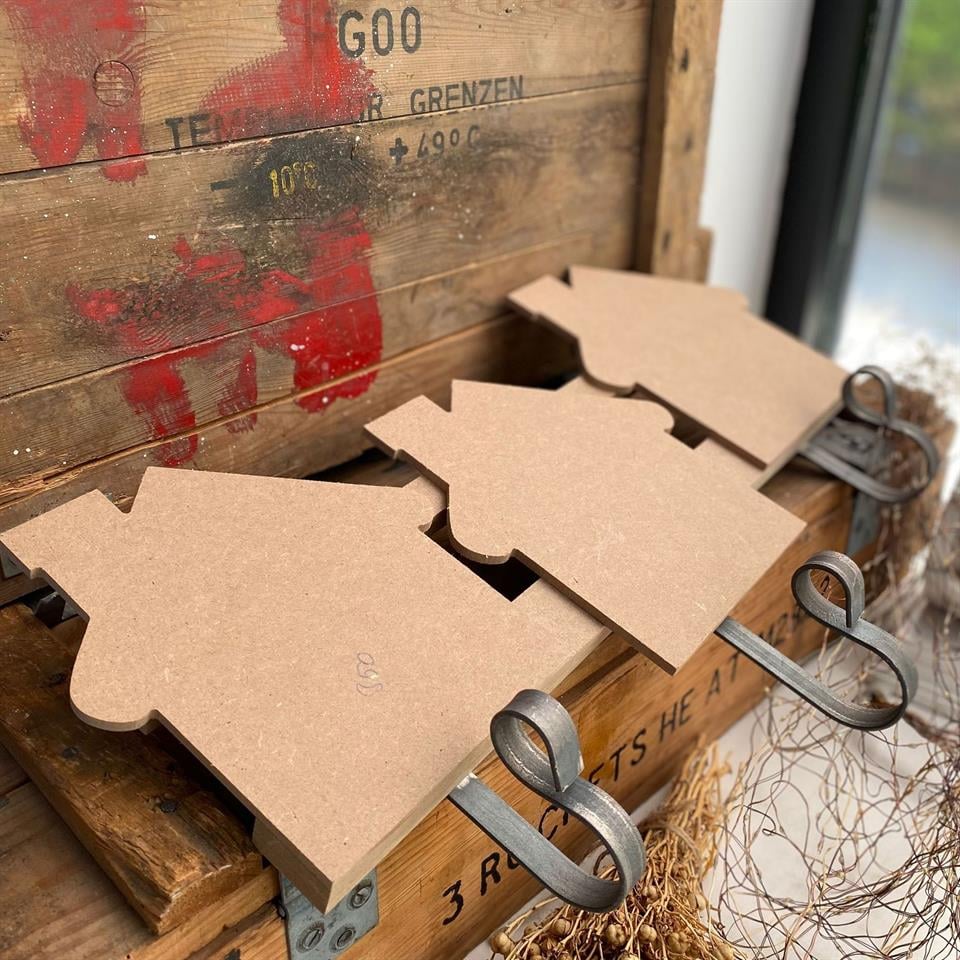 ECE AYMER EVLİ ÜÇLÜ METAL ASKILIK