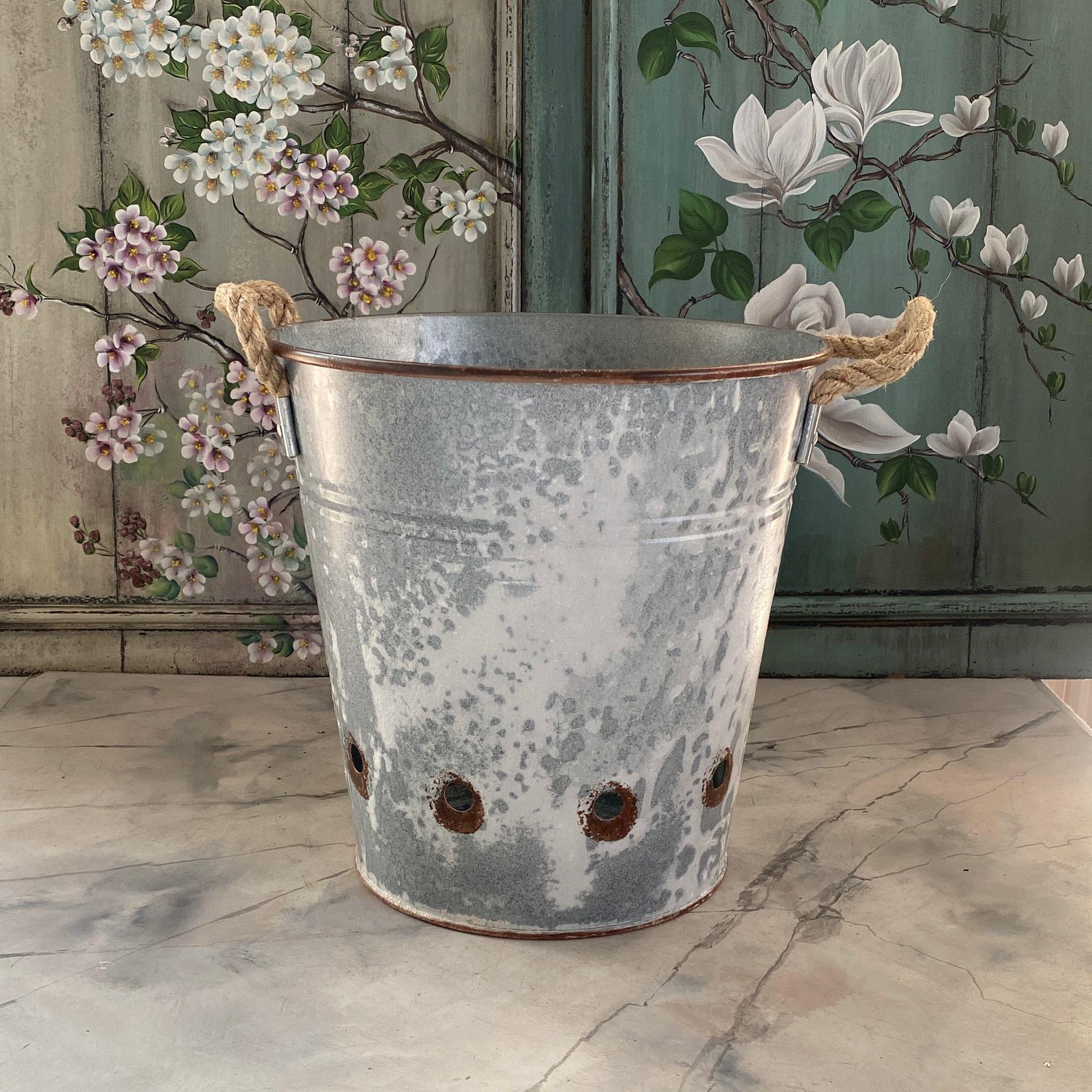 GALVANİZ DELİKLİ BÜYÜK KOVA