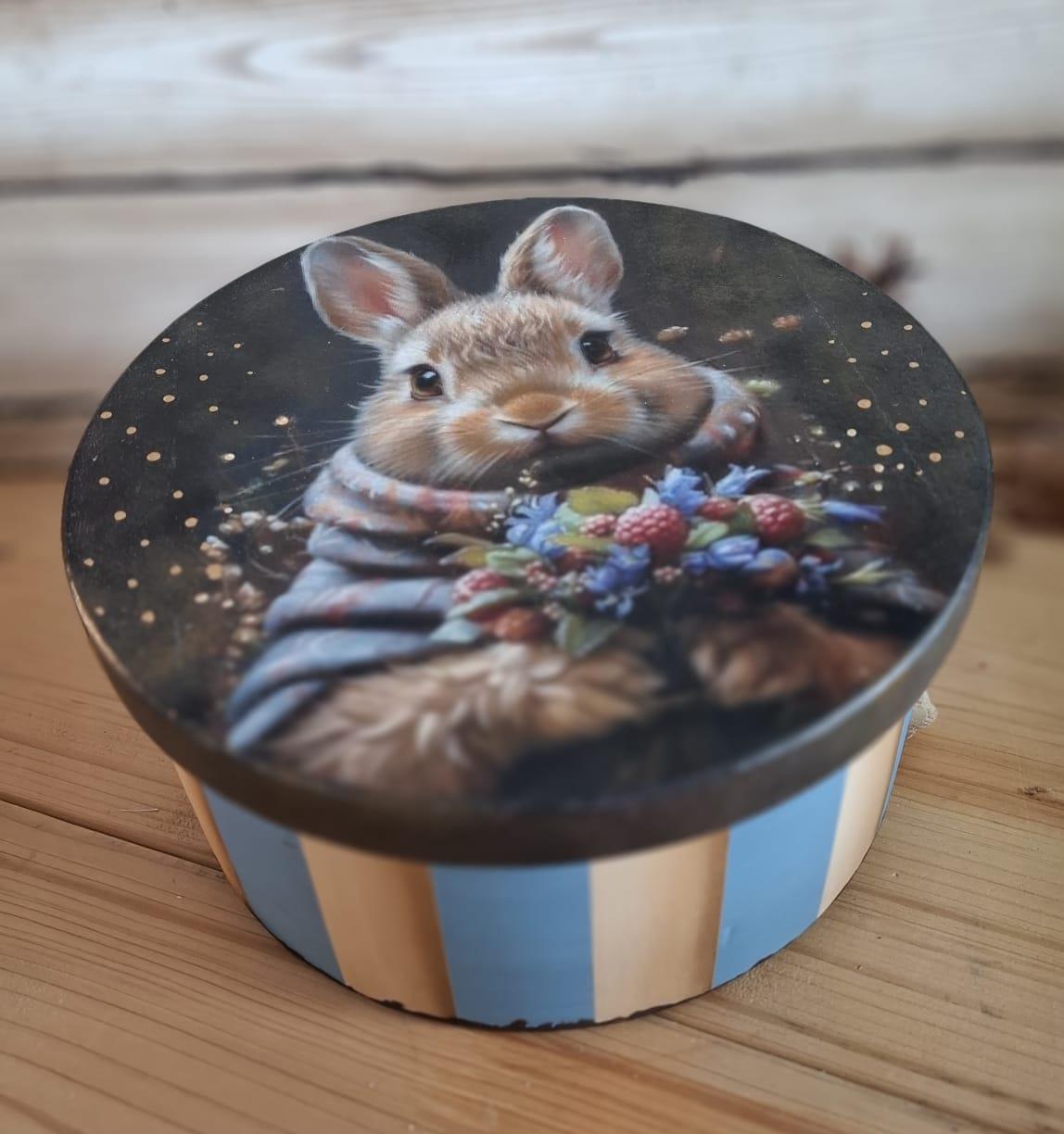 TAVŞAN KIZ YUVARLAK KAPAKLI KUTU