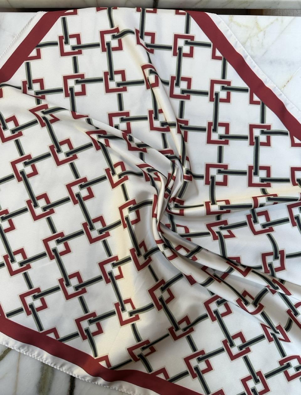 GEOMETRİK DESENLİ FULAR