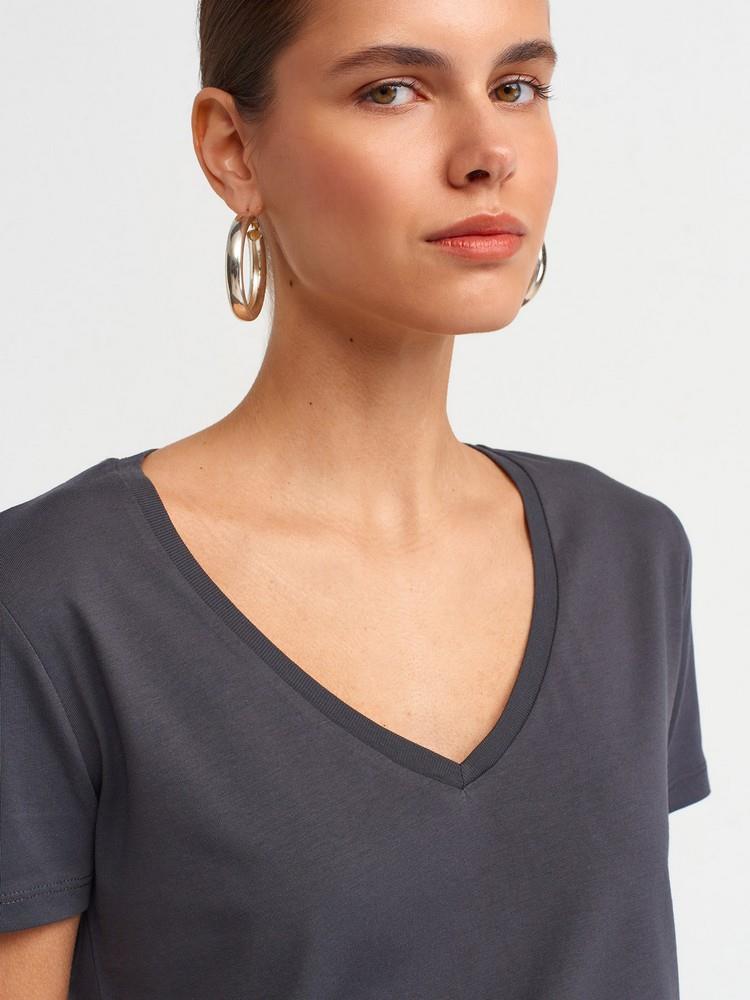 V YAKA BASİC TSHİRT