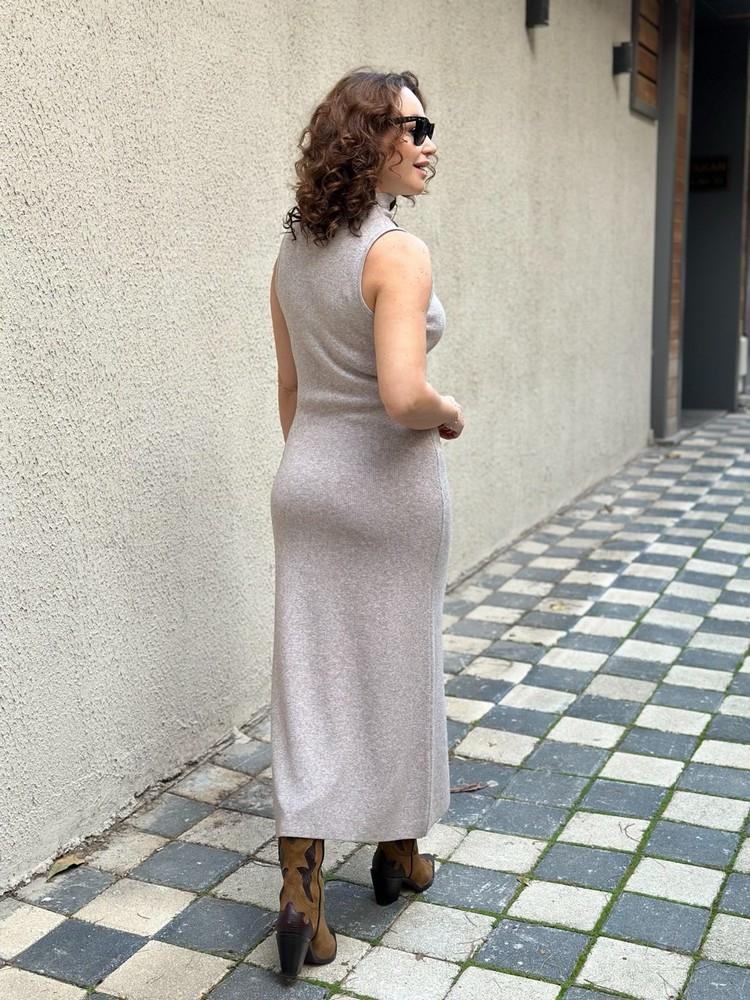DİK YAKA MAXİ DİKİŞLİ ELBİSE