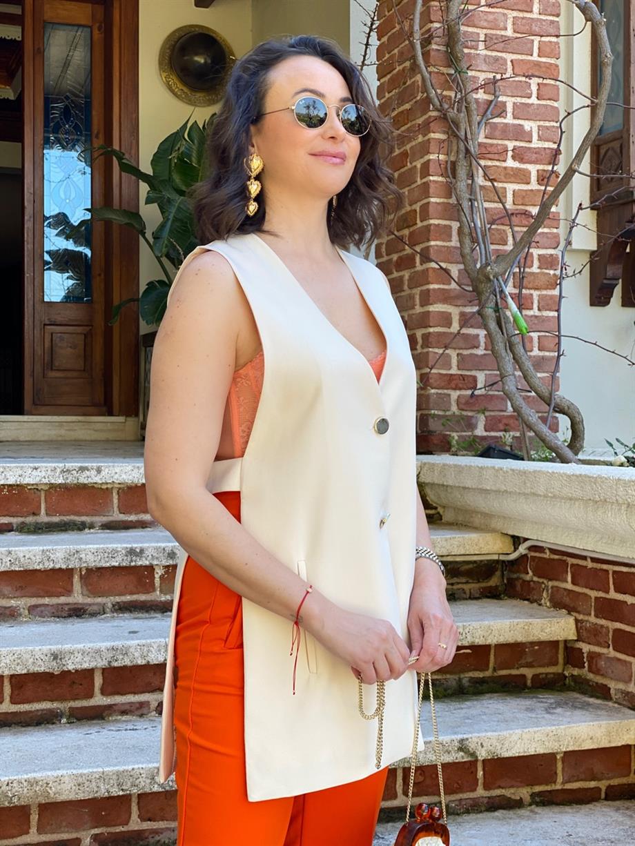 EKRU YAN DÜĞMELİ YELEK