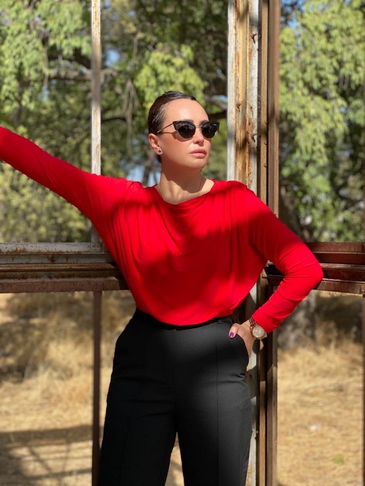 ETEĞİ LASTİKLİ DÖKÜMLÜ BLUZ