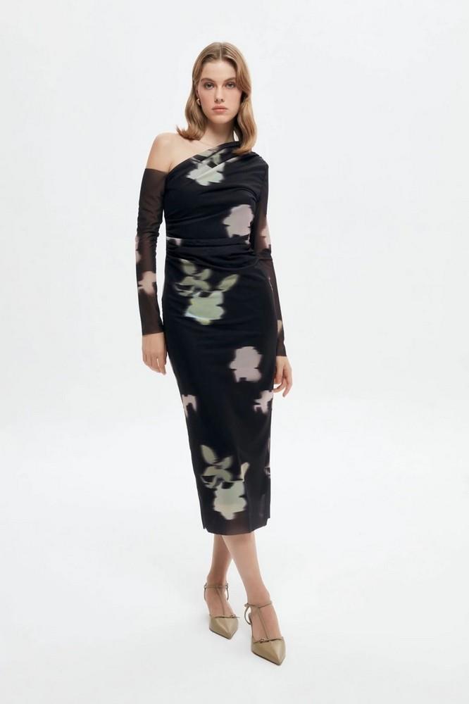 KOL DETAY DESENLİ DRAPELİ ELBİSE