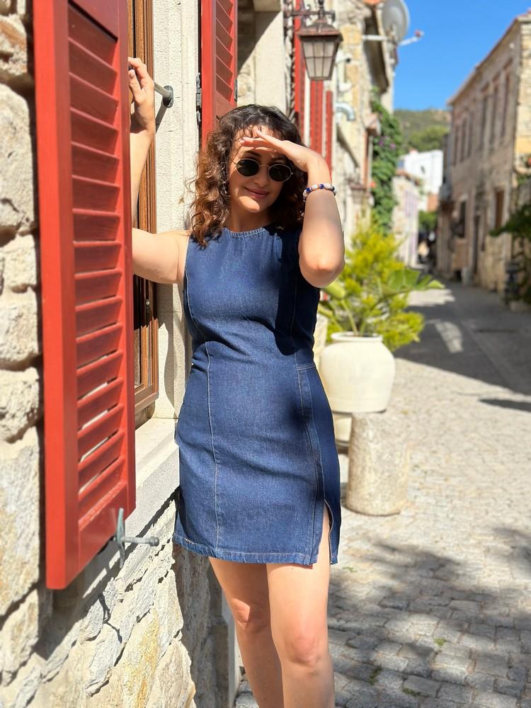 KOLSUZ DEKOLTE DETAY KOT ELBİSE