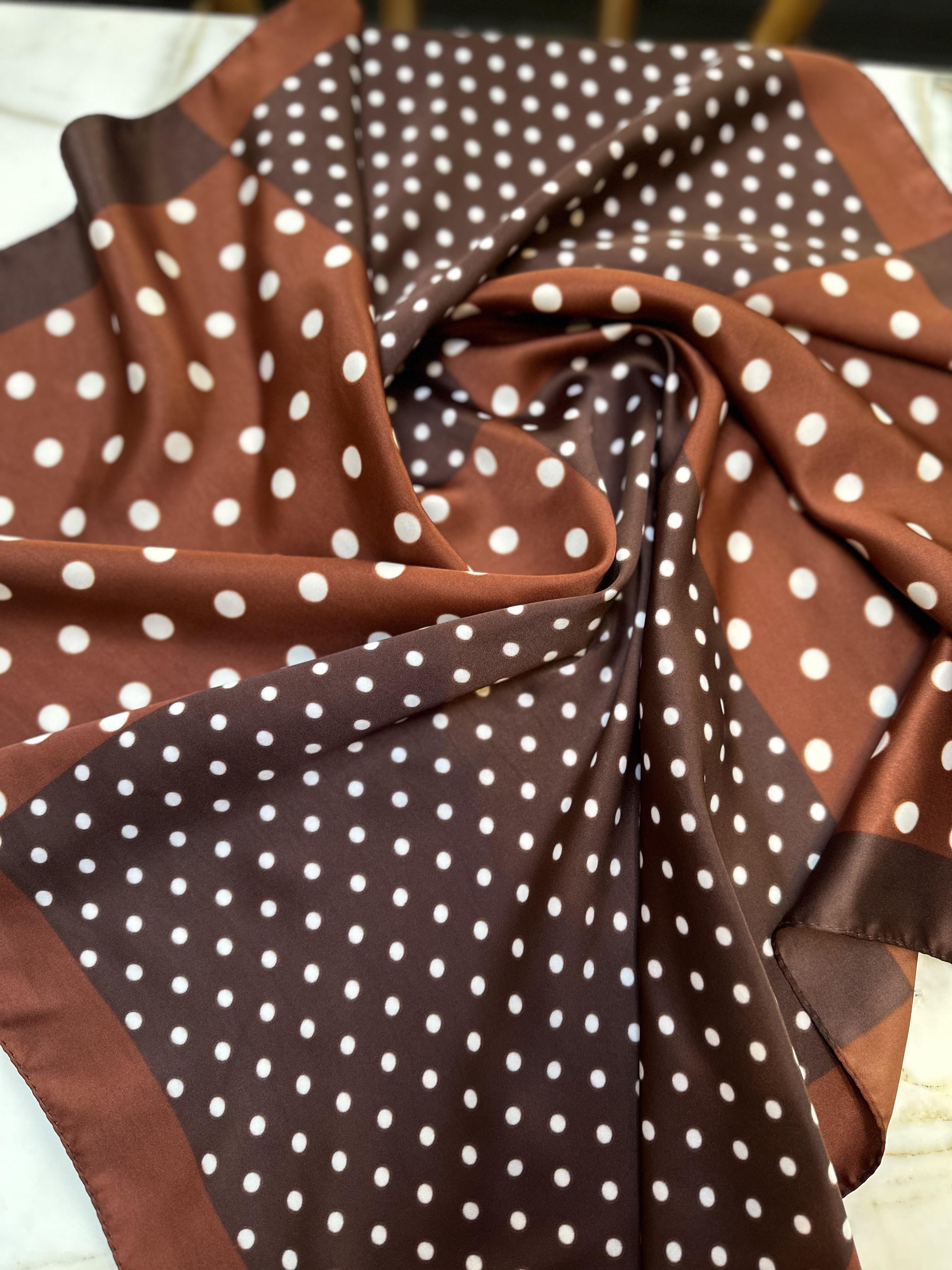 MİNİK PUANTİYELİ FULAR