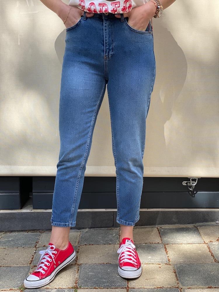 PAÇA DETAYLI LİKRALI MOM JEAN