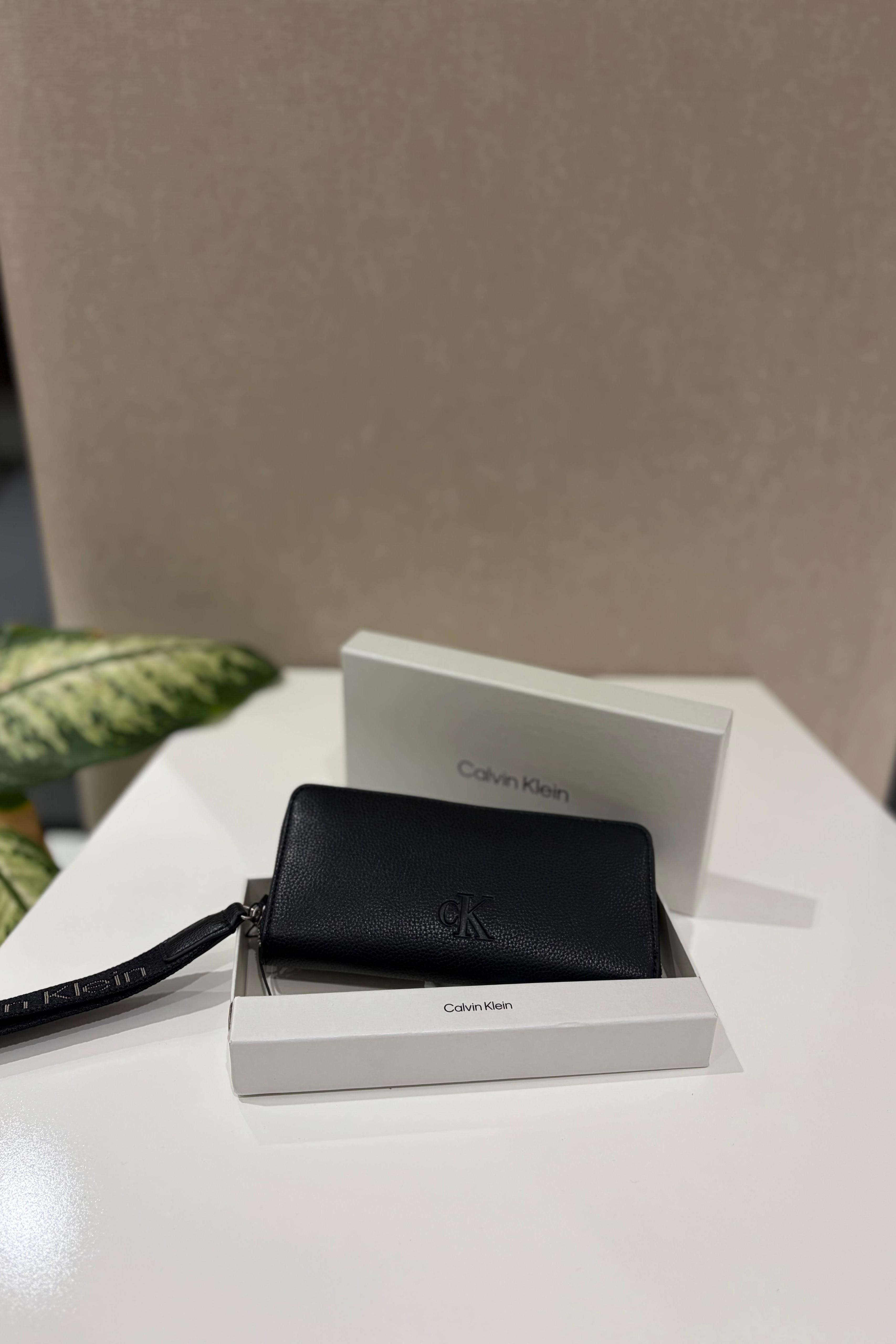 CALVIN KLEIN ÇANTA