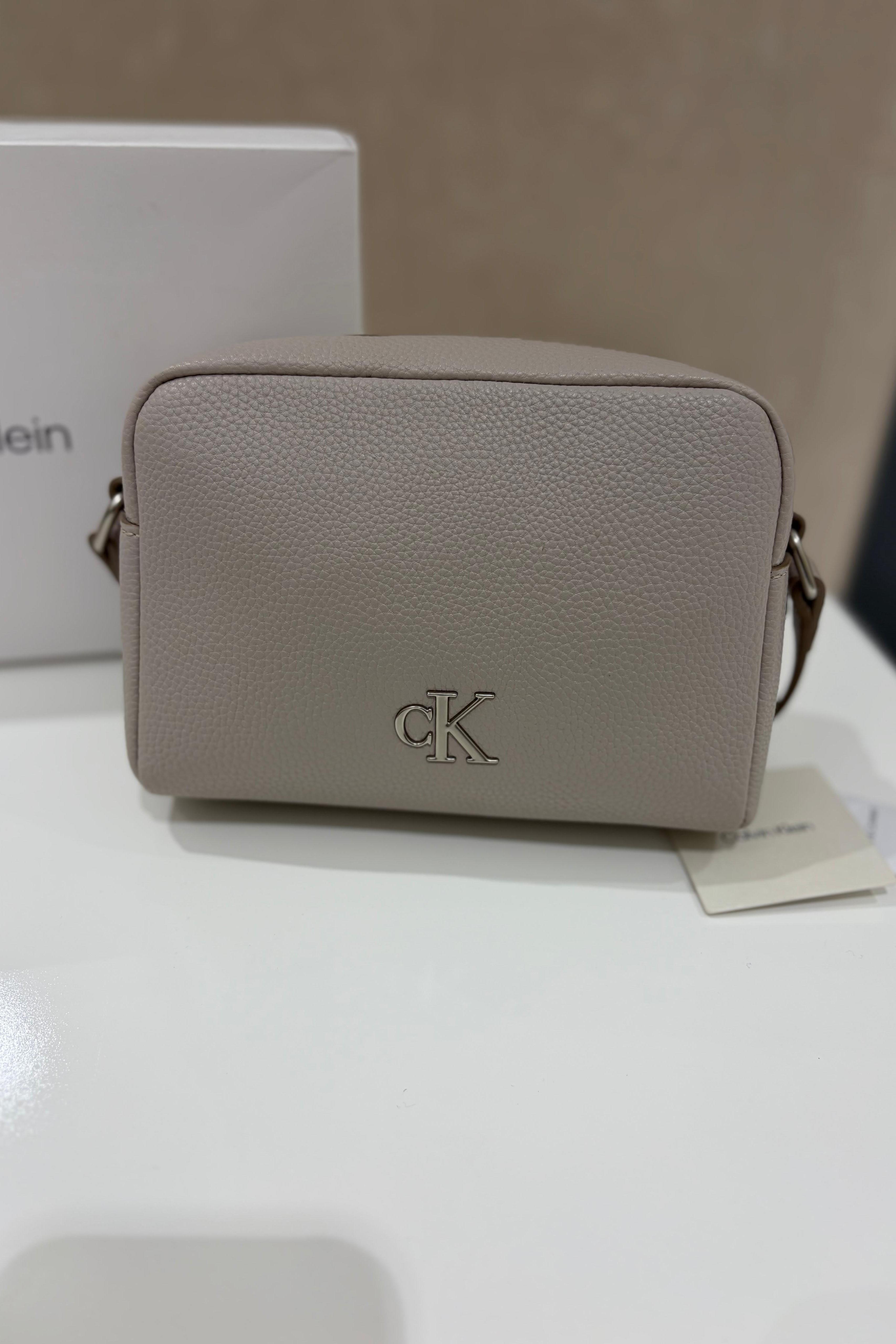 CALVIN KLEIN ÇANTA