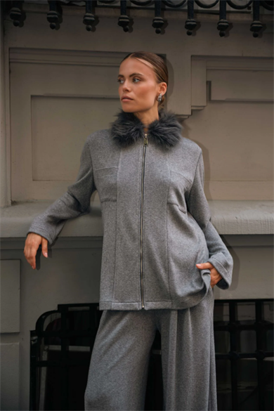 6077 LİSA EXCLUSİVE TAKIM