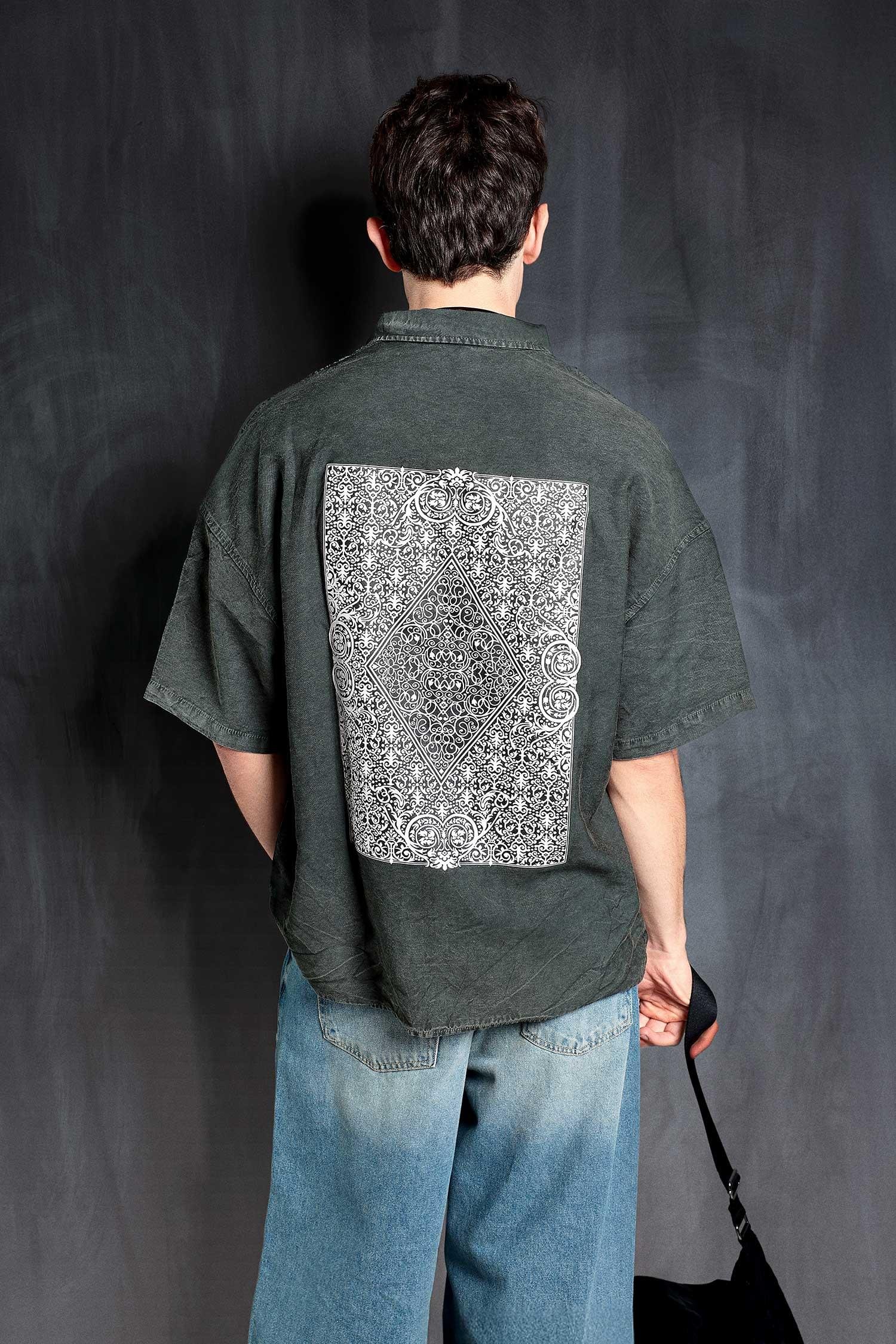 Erkek Kısa Kollu Desen Baskılı Yıkamalı Oversize Gömlek Haki