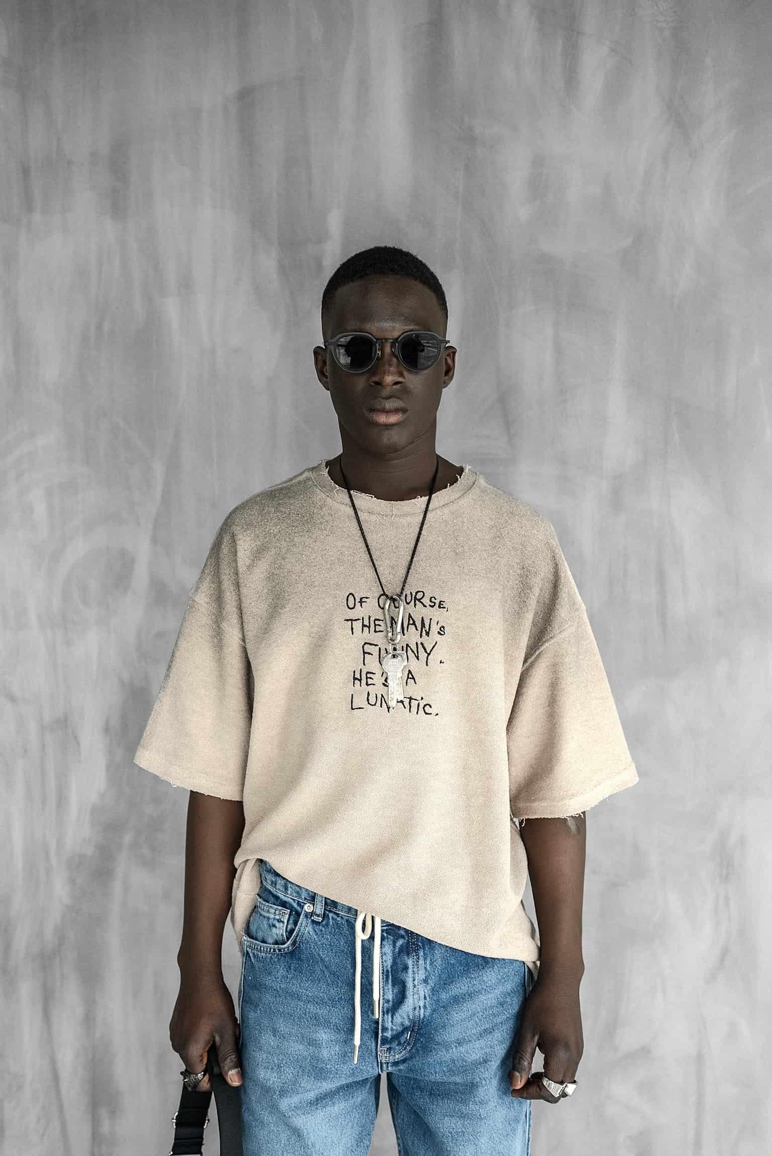 Erkek Renk Geçişli İşlemeli Oversize Dokulu T-Shirt Taş