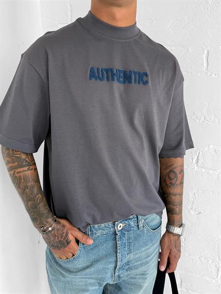 Erkek Arka Kabartmalı Baskılı T-Shırt Füme