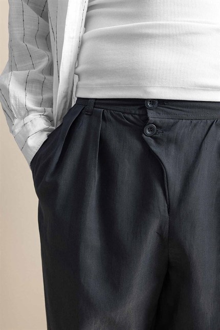 Erkek Baggy Fit Asimetrik Pileli Tencel Pantolon Füme