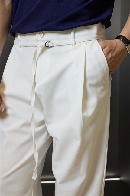 Erkek Baggy Fit Kemer Detaylı Gabardin Kumaş Pantolon Beyaz