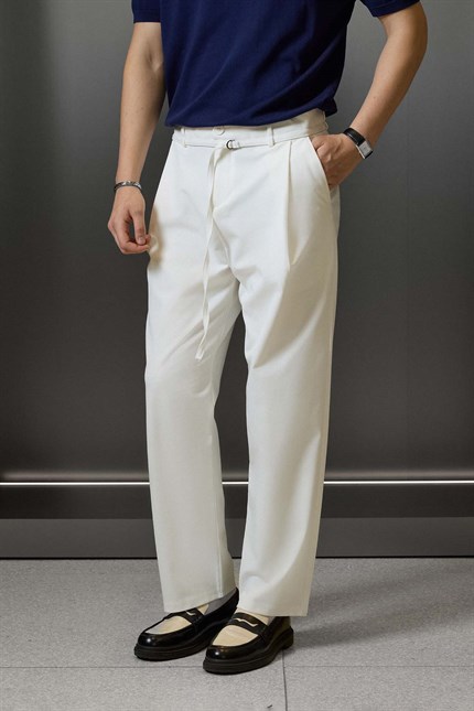 Erkek Baggy Fit Kemer Detaylı Gabardin Kumaş Pantolon Beyaz