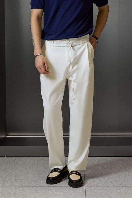 Erkek Baggy Fit Kemer Detaylı Gabardin Kumaş Pantolon Beyaz