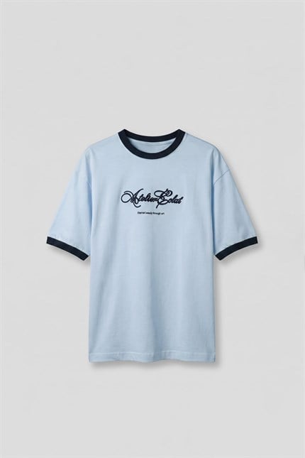 Erkek Boxy Fit Nakış Detaylı Kontrast Yaka T-Shirt Açık Mavi