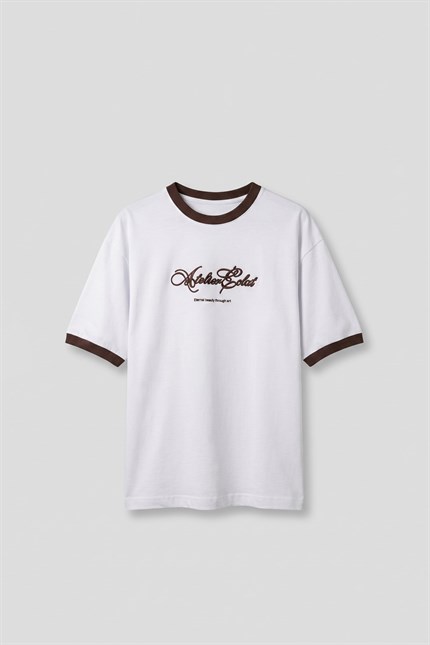 Erkek Boxy Fit Nakış Detaylı Kontrast Yaka T-Shirt Ekru