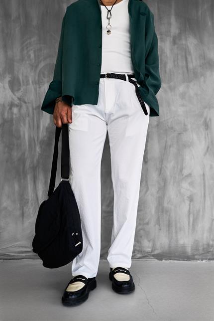 Erkek Dokulu İnce Kumaş Regular Fit Pantolon Beyaz