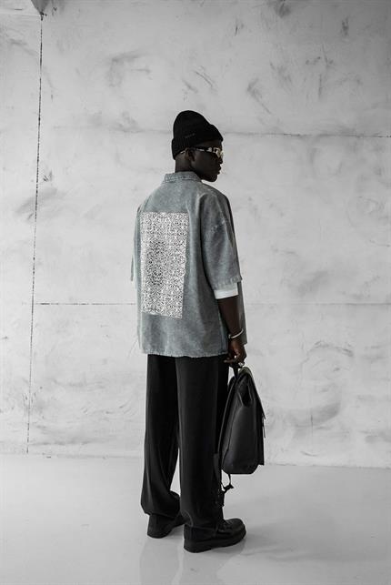 Erkek Kısa Kollu Desen Baskılı Yıkamalı Oversize Gömlek Gri