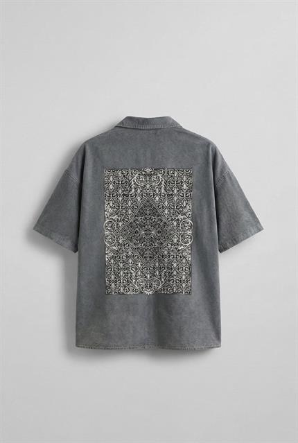 Erkek Kısa Kollu Desen Baskılı Yıkamalı Oversize Gömlek Gri