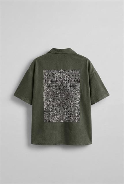 Erkek Kısa Kollu Desen Baskılı Yıkamalı Oversize Gömlek Haki