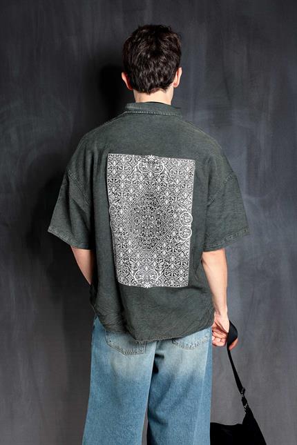 Erkek Kısa Kollu Desen Baskılı Yıkamalı Oversize Gömlek Haki