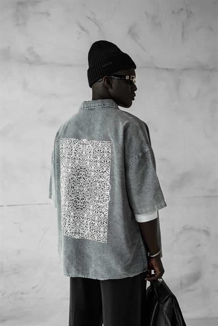 Erkek Kısa Kollu Desen Baskılı Yıkamalı Oversize Gömlek Gri